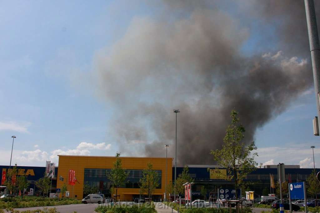 Feuer Koeln Ossendorf Butzweiler Hof neben IKEA P005.jpg